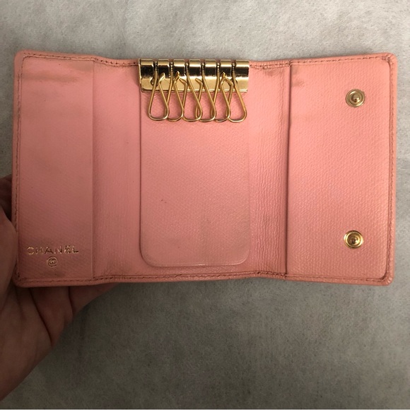 Authentic Chanel 6 hook Key Holder in Pink Color - Picture 5 of 10